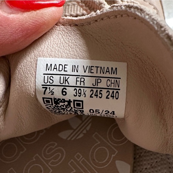 adidas Beige Low-Top Sneakers with White Stripes - Picture 7 of 7